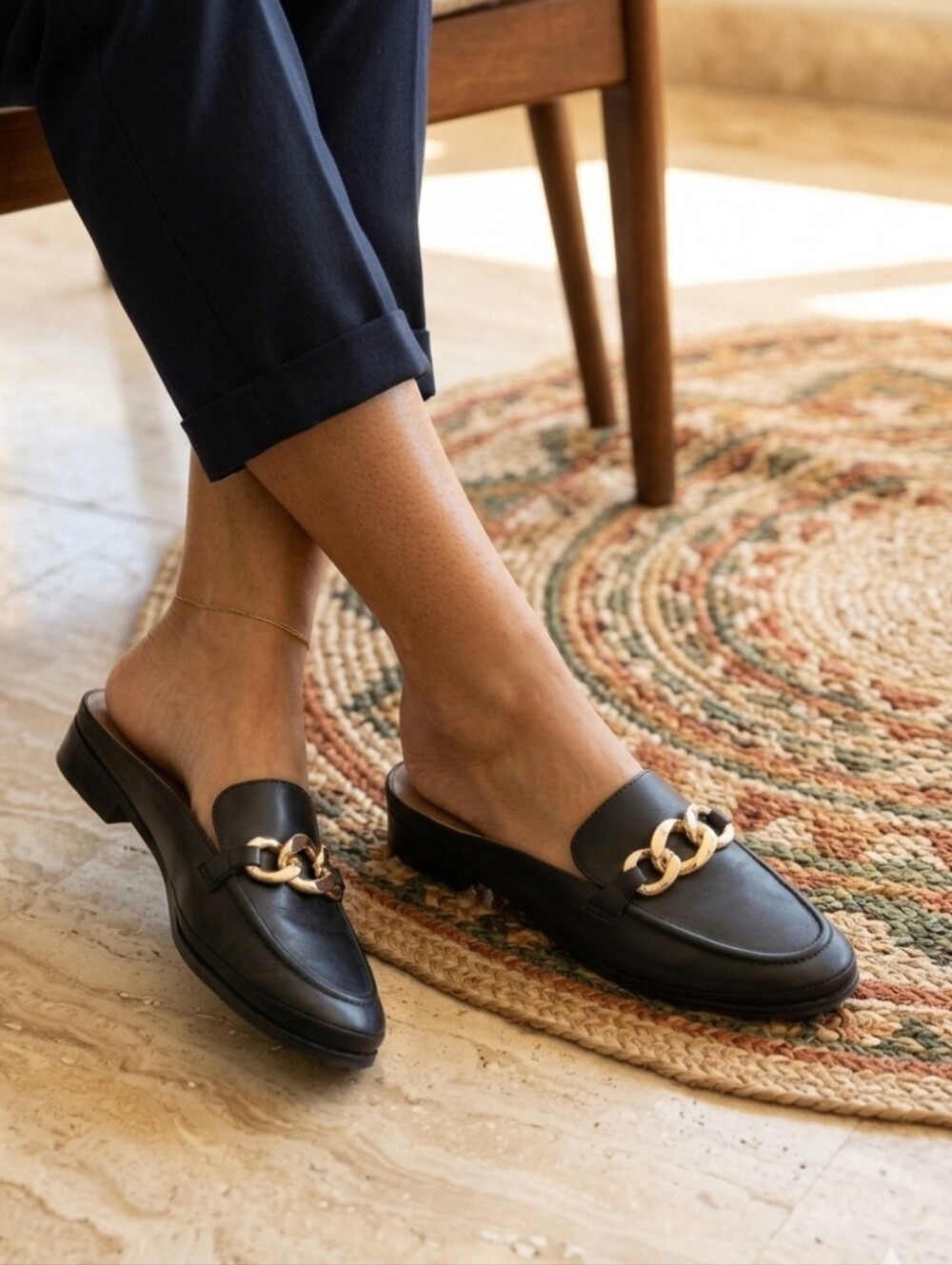 Blondo Black Leather Brylee Gold Chain Detail Water Resistant  Mules Flats 8.5